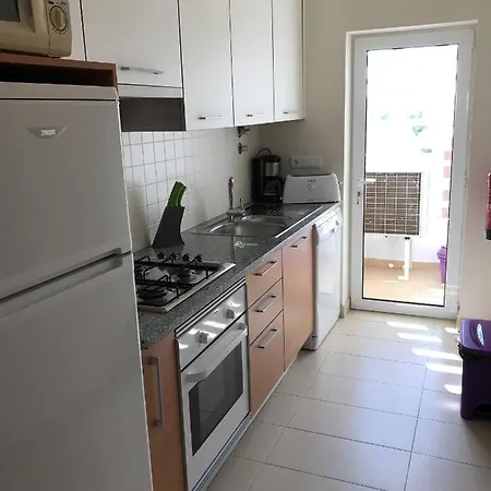 Golf 2 Bed Apt Dm *